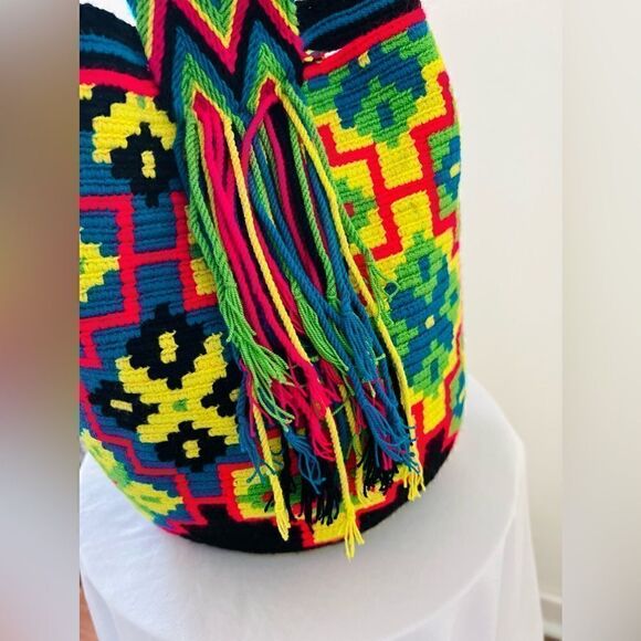 HANDMADE AUTHENTIC WAYUU COLUMBIAN BUCKET BAG - Picture 2 of 9